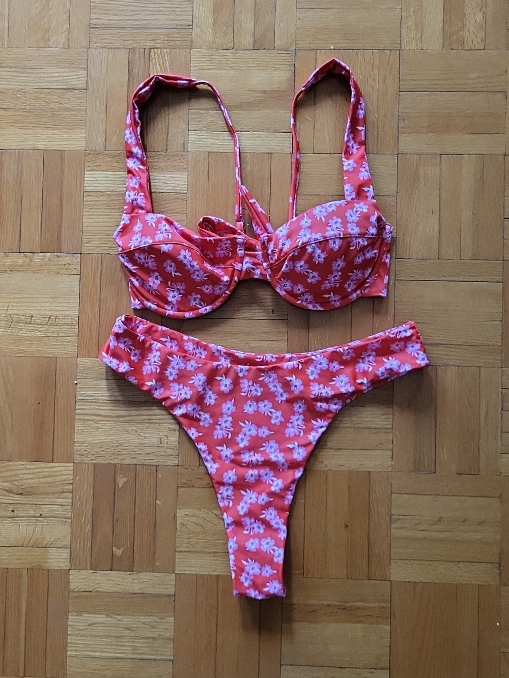 Mennillo Floral Two-Piece Bikini Set in Red Size Medium